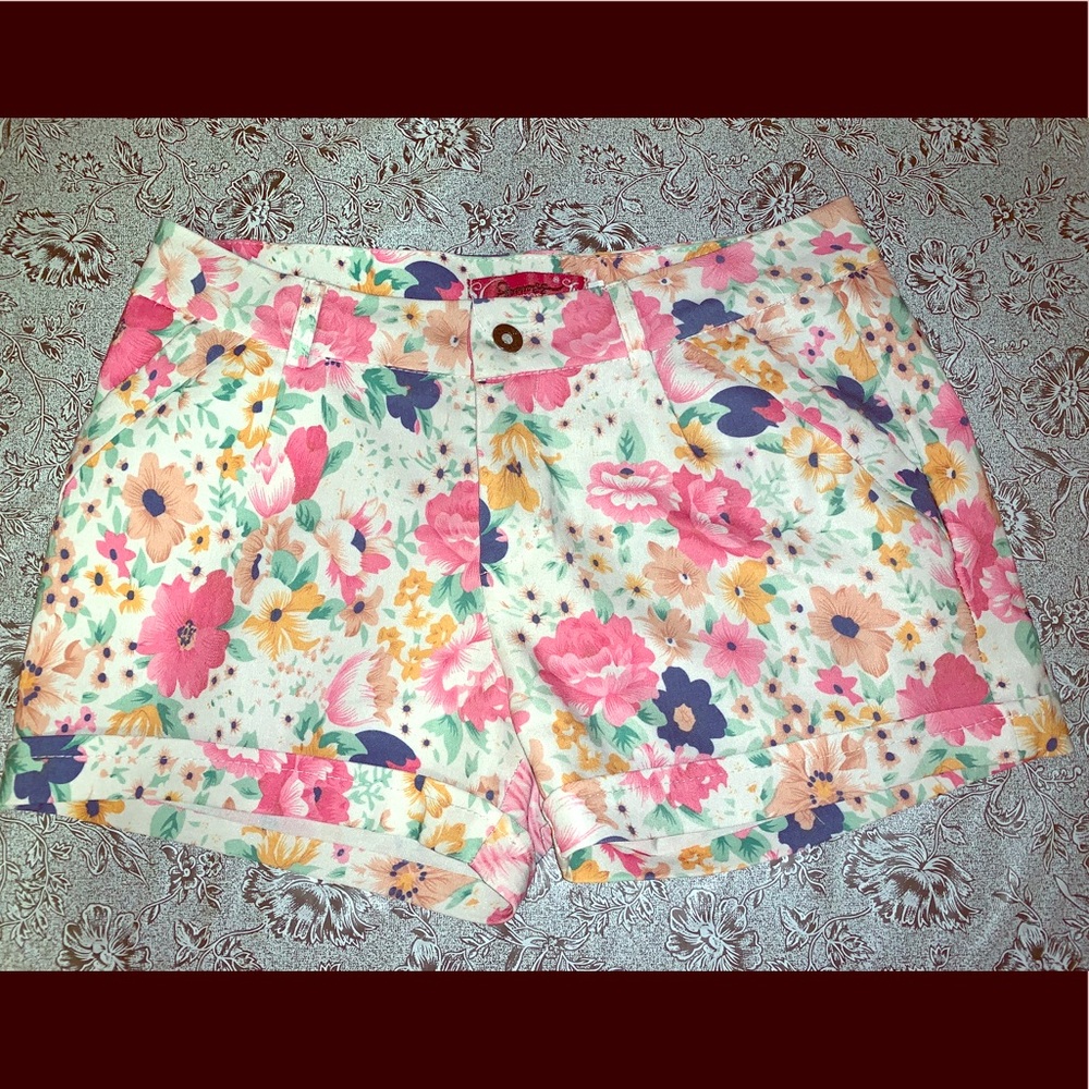Jin Moss Whote Floral Mini Shorts